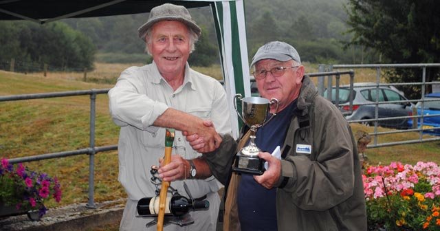 Tim ‘The Expert’ Stacey with overall competition winner Mick Coleman